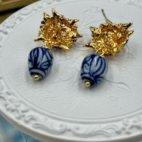 🆕 LES NEREIDES 🧿 NIB Flower Bouquet And Ceramic Bead Earrings - Picture 12 of 13